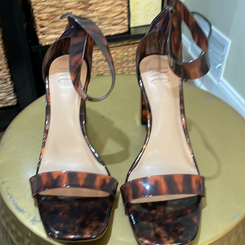 Leopard print sandal. Inc size 9.